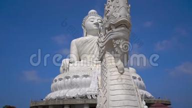 在普吉岛上拍摄了一尊大佛像。 前往泰国的<strong>旅</strong>行