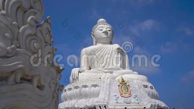 在普吉岛上拍摄了一尊大佛像。 前往泰国的旅行