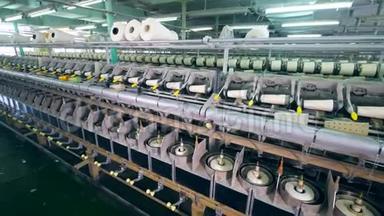 一家纺织厂有卷筒的服装厂。