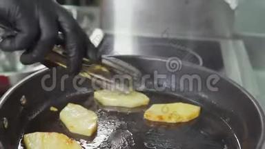 用油在煎锅上煎炸土豆片.