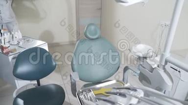 慢镜头拍摄牙科诊所配备专门的牙科治疗设备和病人