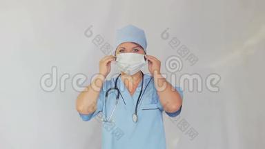 一位女医生给自己包扎了一条纱布，右边是叶子。 摄像机移动到杜莉