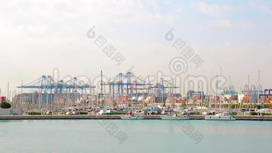 远道<strong>而来</strong>的巴伦西亚大型货运港.. 早上在港口，看看远处。