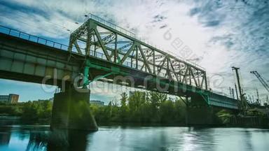 铁路金属跨河低角度跨线桥施工
