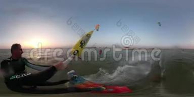 黎明<strong>时</strong>分，一名男子驾驶着一只360度的训练风筝乘风破浪