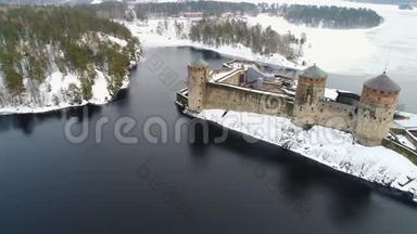 老奥拉文林那城堡，阴天三月天航拍视频.. 芬兰萨文林纳