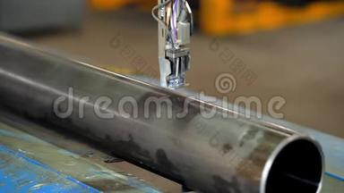 激光打标机粉末<strong>涂料</strong>雕刻.. 工厂金属管道的制造。