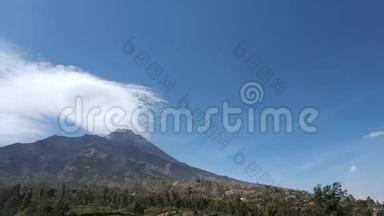 卷云和梅拉皮火山山的时间推移