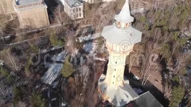 圣彼得堡理工大学公园塔的无人机视频观景图..