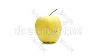 白色背景黄苹果旋转360度无缝环4k