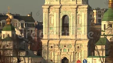 基辅圣索菲亚大教堂索菲亚钟楼，阳光明媚的春天，基辅，乌克兰，4k录像