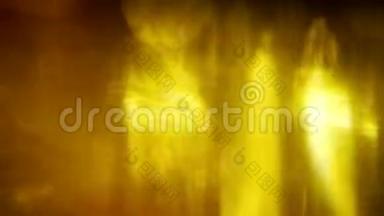 神奇的光在金色的色调中<strong>发挥</strong>，金色的水晶光泄漏。