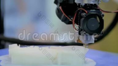 自动手工3d打印机打印塑料模型的过程