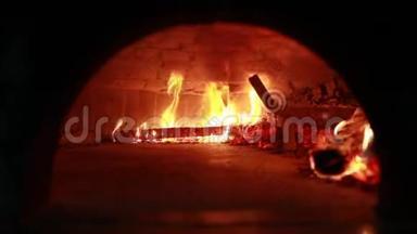 火和烧煤在石炉.. 木头上用砖和粘土做的<strong>烤箱</strong>。 吃披萨的<strong>烤箱</strong>。 砖炉