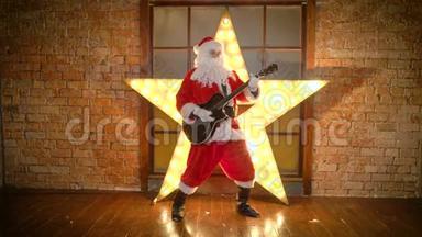 圣诞老人摇滚明星，用吉他演奏圣诞歌曲，玩得开心，庆祝节日