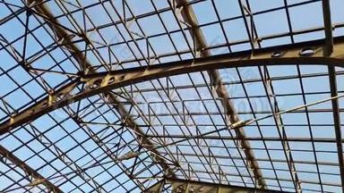 <strong>老式火车</strong>站4k片漂亮的金属屋顶和玻璃窗