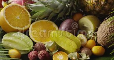 热带水果分类-一半橙色，菠萝，杨桃，椰子和<strong>荔枝</strong>与浇水。 运动，4K超<strong>高清</strong>视频