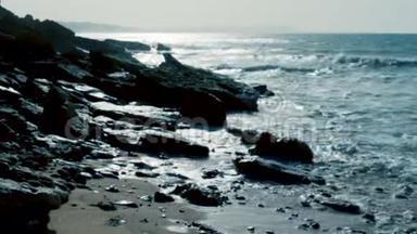 大西洋巨浪冲击岩石海岸