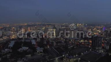 基辅市的夜间时间，Urkaine4K Drone航班的LivingHouse和公寓楼