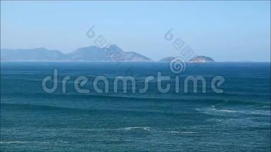 鸟瞰大西洋`轻柔的海浪，<strong>科帕卡巴纳</strong>海滩，巴西里约热内卢，南美