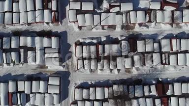 冬天从<strong>车库</strong>的高度看。 冬季<strong>车库</strong>俯视图.. 摄像头`了。 空中观景。 4K