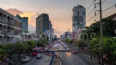 曼谷，泰国-十月28，2018年：拉德普劳公路在`单轨`黄线施<strong>工期</strong>间的时差交通堵塞。