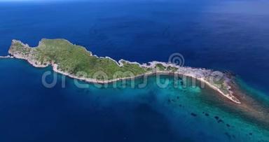 飞越Kolokitha岛海滩游艇航行<strong>远离</strong>海岸，清晨在Kolokitha岛，克里特岛，希腊。