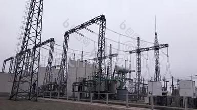 带电力线路的变压器<strong>变电</strong>站.. 电力<strong>变电</strong>站，电力线，电站，设备，电缆。
