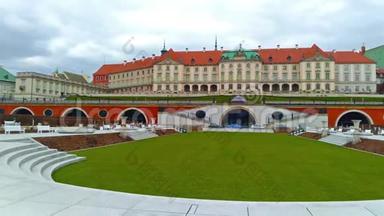 波兰华沙皇家宫殿。 从维斯图拉看宫殿