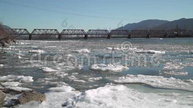 弗雷泽河铁路大桥冰，使命，BC。 4KUHD。
