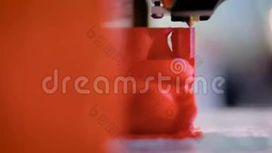 三维印刷机打印红色玩具龙物理三维模型
