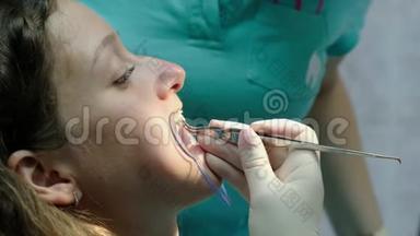 拜访牙医，安装支架系统，矫正错牙合.. 矫正师安装及安装
