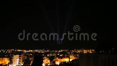 晚上可观赏旅游胜地小镇或布德瓦市的景色，从灯笼和建筑物中看到美丽的景观