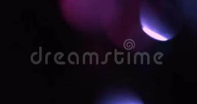 紫色紫色抽象气泡颗粒在黑色背景上晃动，<strong>喜庆新</strong>年</strong>