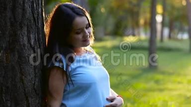 怀孕9个月的女人做<strong>梦</strong>的肖像