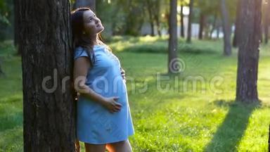 怀孕9个月的女人<strong>梦</strong>想接近