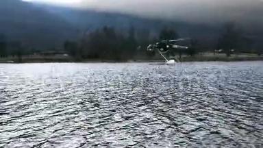 <strong>消防直升机</strong>埃里克森在意大利瓦尔甘纳的吉尔拉湖上方的山火中取水
