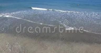 保加利亚波莫里黑海海浪的白色花边