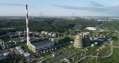 立陶宛维尔纽斯热电厂建设区.. 靠近加鲁奈市场。 <strong>很大</strong>的烟囱。 森林