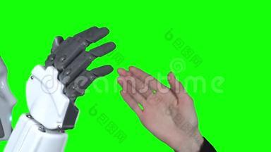 一个女人的手和一个机器人的手给五个。 绿色屏幕。 快关门。 慢动作