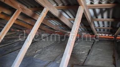 屋面桁架施工用木梁.