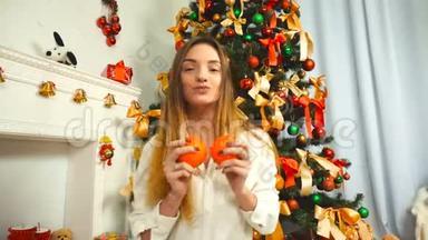 有趣的年轻女孩带橘子