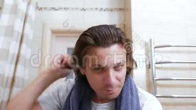 年轻的毛茸茸的男人梳头，梳头洗头。