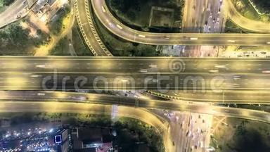 高空顶部拍摄，曼谷高速公路，夜间高速公路立交交通.. 4KU HD超失效放大背景，泰国。