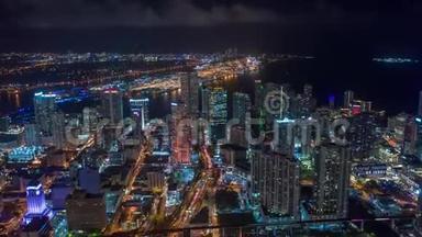 迈阿密，佛罗里达州，美国-2019年1月：空中无人机全景飞行迈阿密市中心。 上面的高楼大厦。
