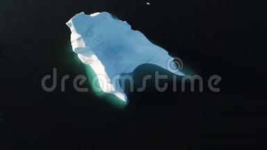 格陵兰岛北极自然景观中冰川的<strong>冰山</strong>和冰。 空中视频无人机拍摄的<strong>冰山</strong>图片