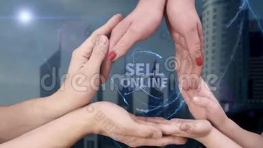 男人`女人和孩子的手`展示全息图在<strong>网上销售</strong>