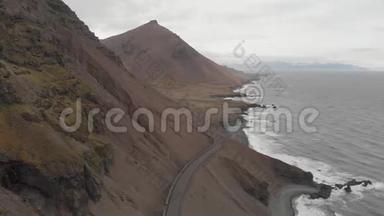 空中越野车驾驶穿越<strong>辽阔</strong>的冰岛自然景观