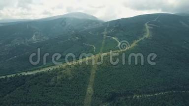 西班牙内华达山脉国家公园山脉的鸟瞰图