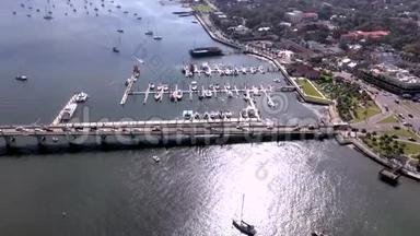 佛罗里达州圣<strong>奥古斯丁</strong>狮子桥和船只的鸟瞰图